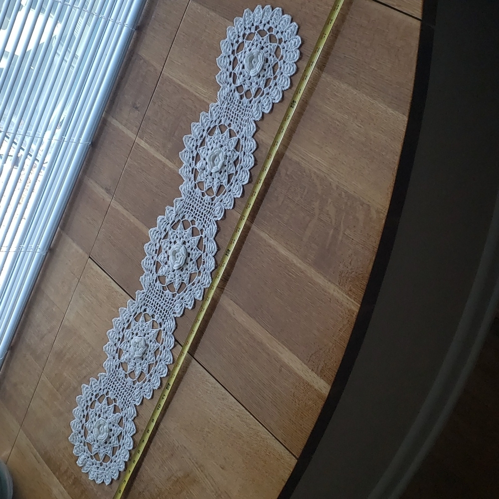 Handmade doili table runner 8